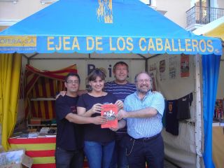 Beyer imachen Os autors d'o metodo Arredol amostran o suyo libro Os autors d'o metodo Arredol amostran o suyo libro